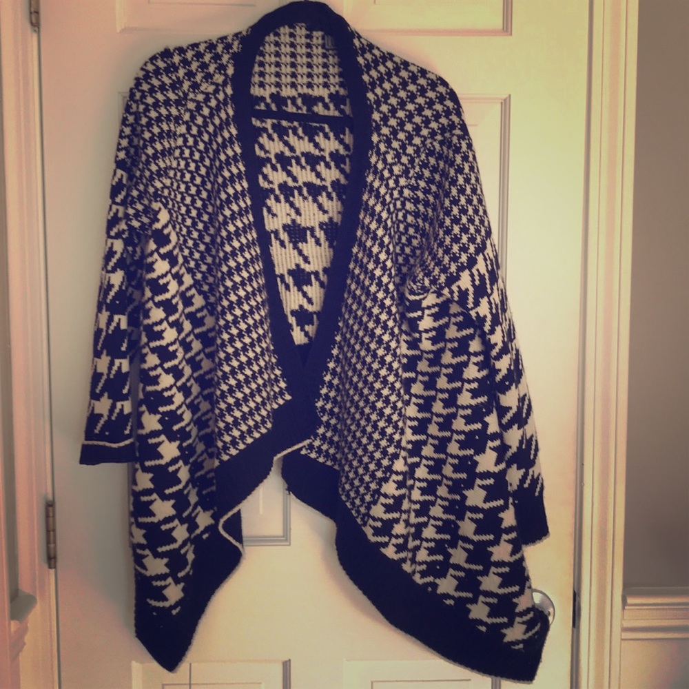 High/low houndstooth cardigan
